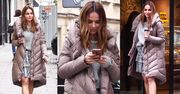 Paulina Sykut w puchowej kurtce idzie do cukierni. Stylowa?