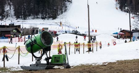 Ośrodki narciarskie inwestują w fabryki śniegu. "Są nieodzowne"