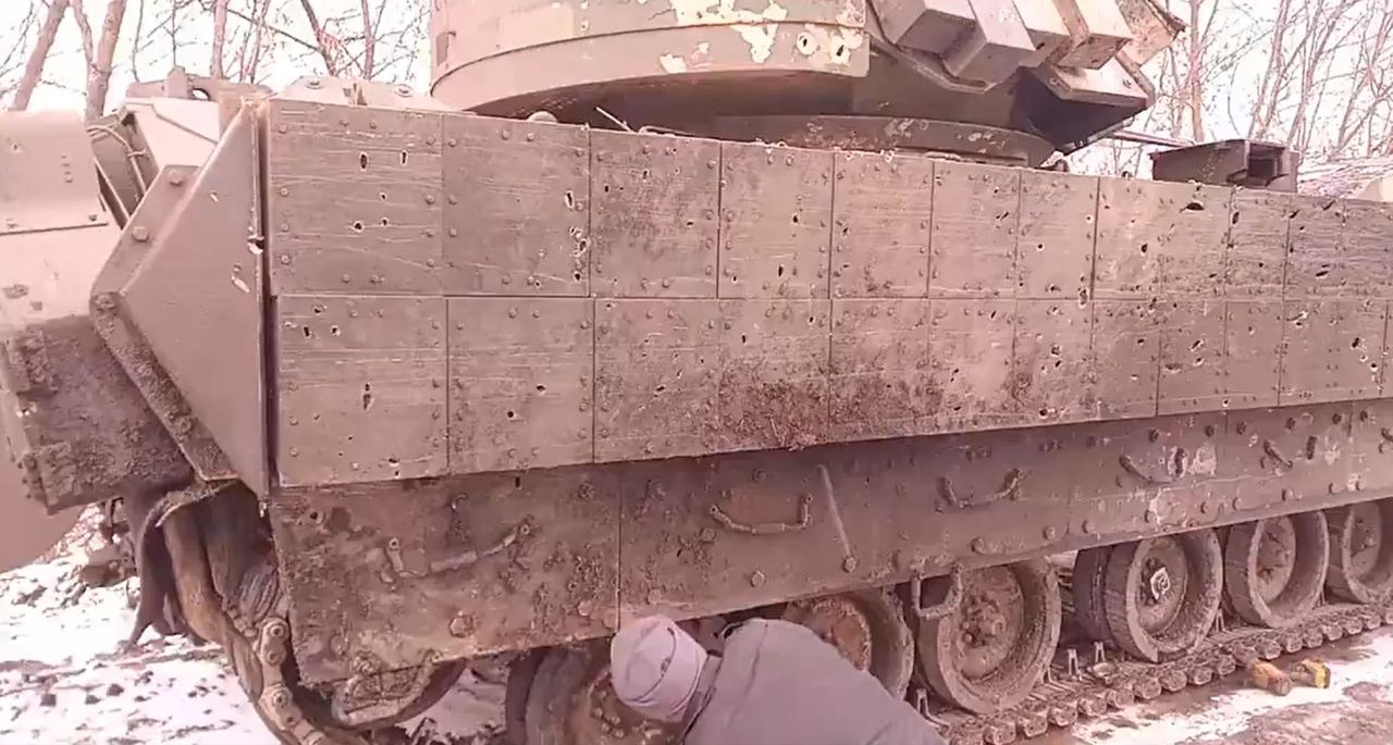 Ukraine's M2A2 Bradley Tanks armed with explosive BRAT armor dominating skirmishes in Avdiivka