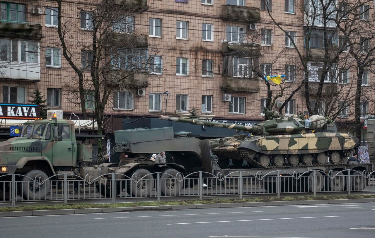 Kijów, Ukraina: 24 lutego 2022 - Pojazd wojskowy Gwardii Narodowej.