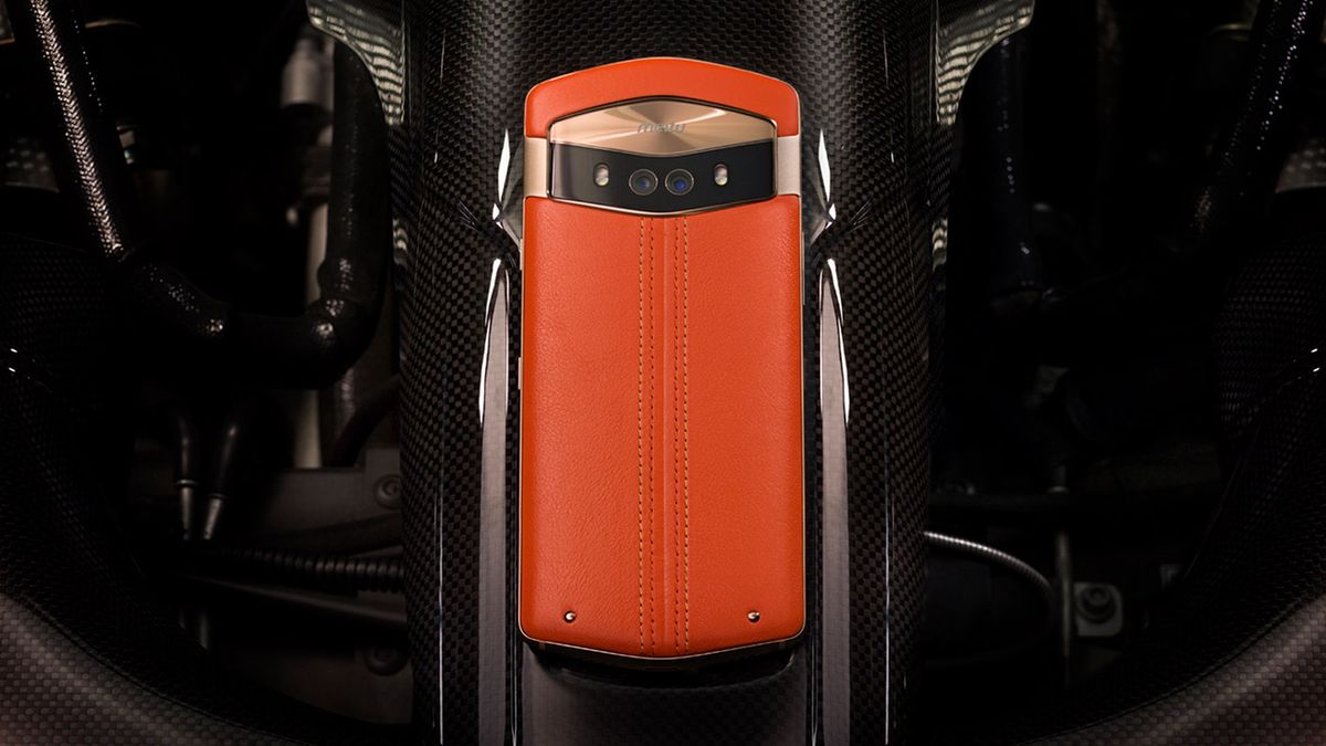 Nadchodzi smartfon Meitu. Ma potrójny aparat przedni i wygląd wzorowany na luksusowych konstrukcjach 1