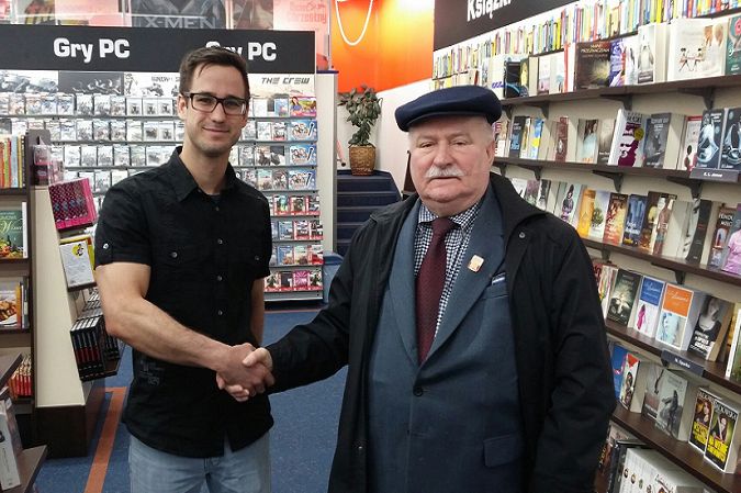 Lech Wałęsa rozczarowany brakiem Wiedźmina 3 w sklepie. "Nawet dla prezydenta nie ma?" [iGag]