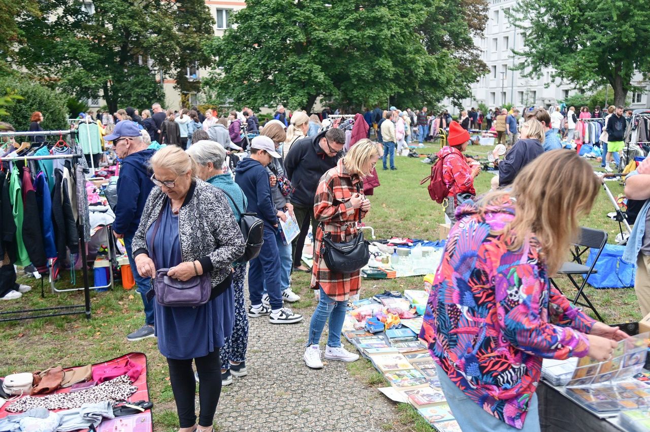 Warszawa: Ostatnia garażówka i znów tłumy na miejscu. Mieszkańcy przyszli szukać wyjątkowych skarbów