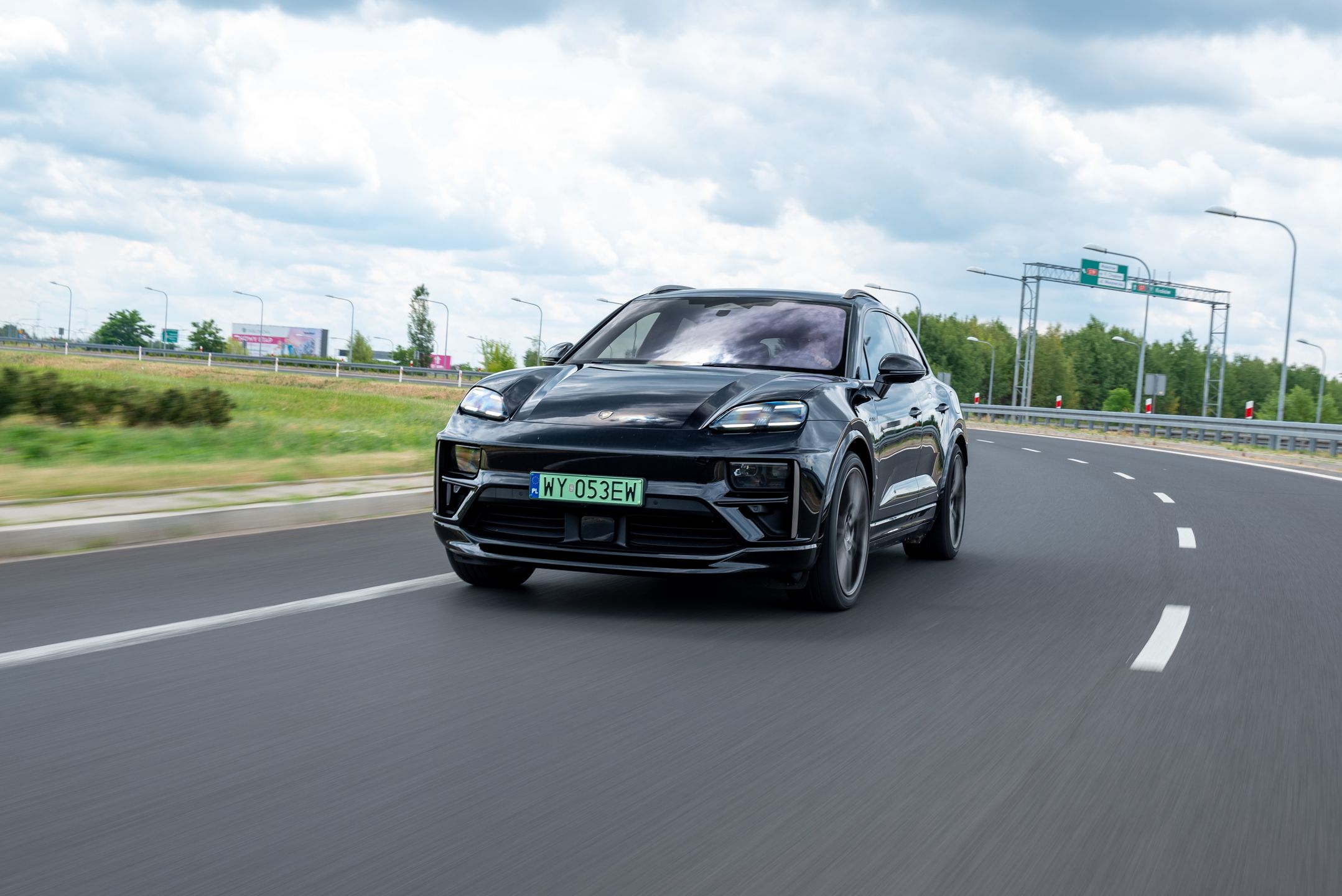 Porsche Macan Turbo EV