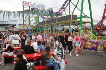 Tłumy w Holiday Parku! Łasztownia znów zamieniła się w strefę zabawy [ZDJĘCIA]