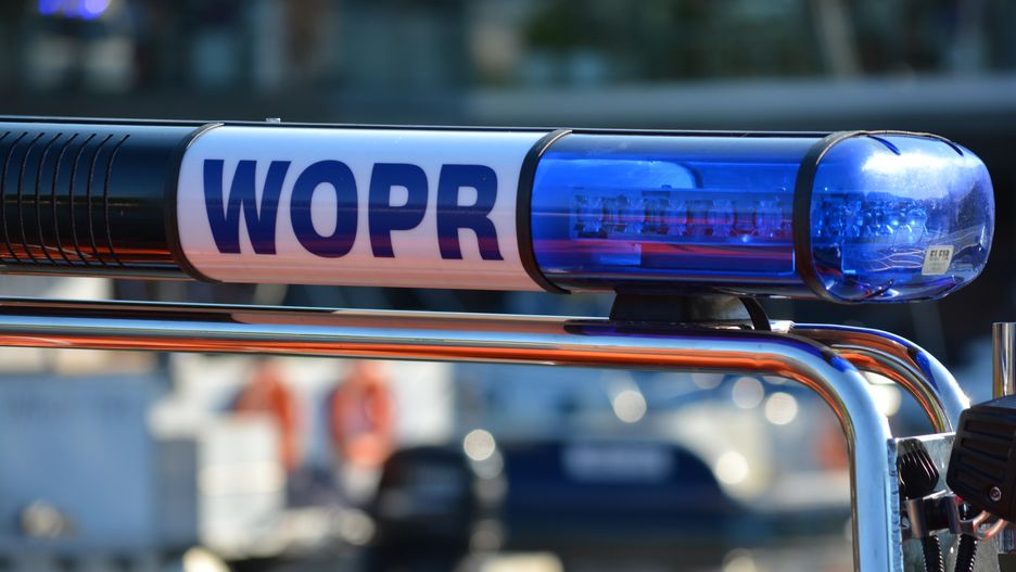 WOPR-owcy wyciągnęli jacht z dna jeziora