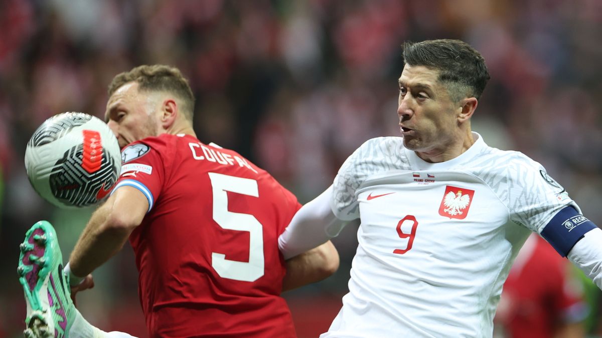 Robert Lewandowski w trakcie meczu z Czechami