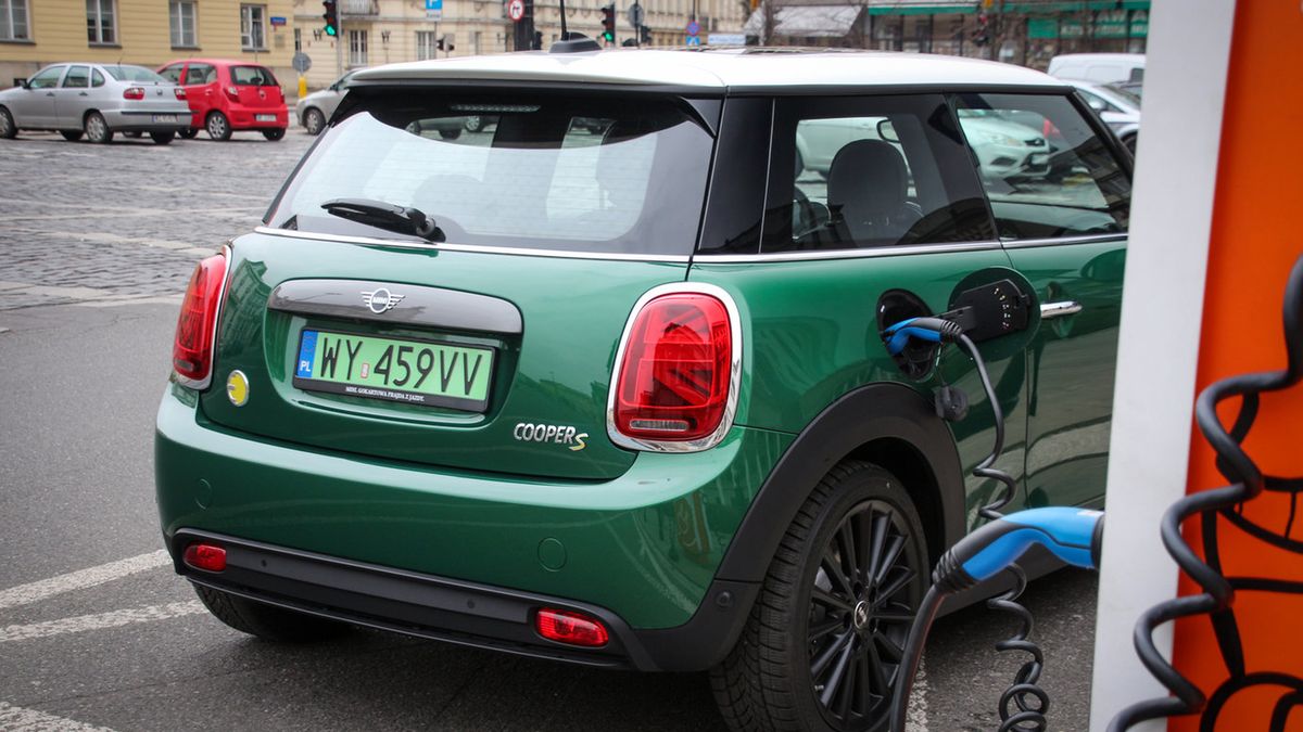 Jeżeli musisz naładować auto na mieście, stacje AC są najtańszym rozwiązaniem
