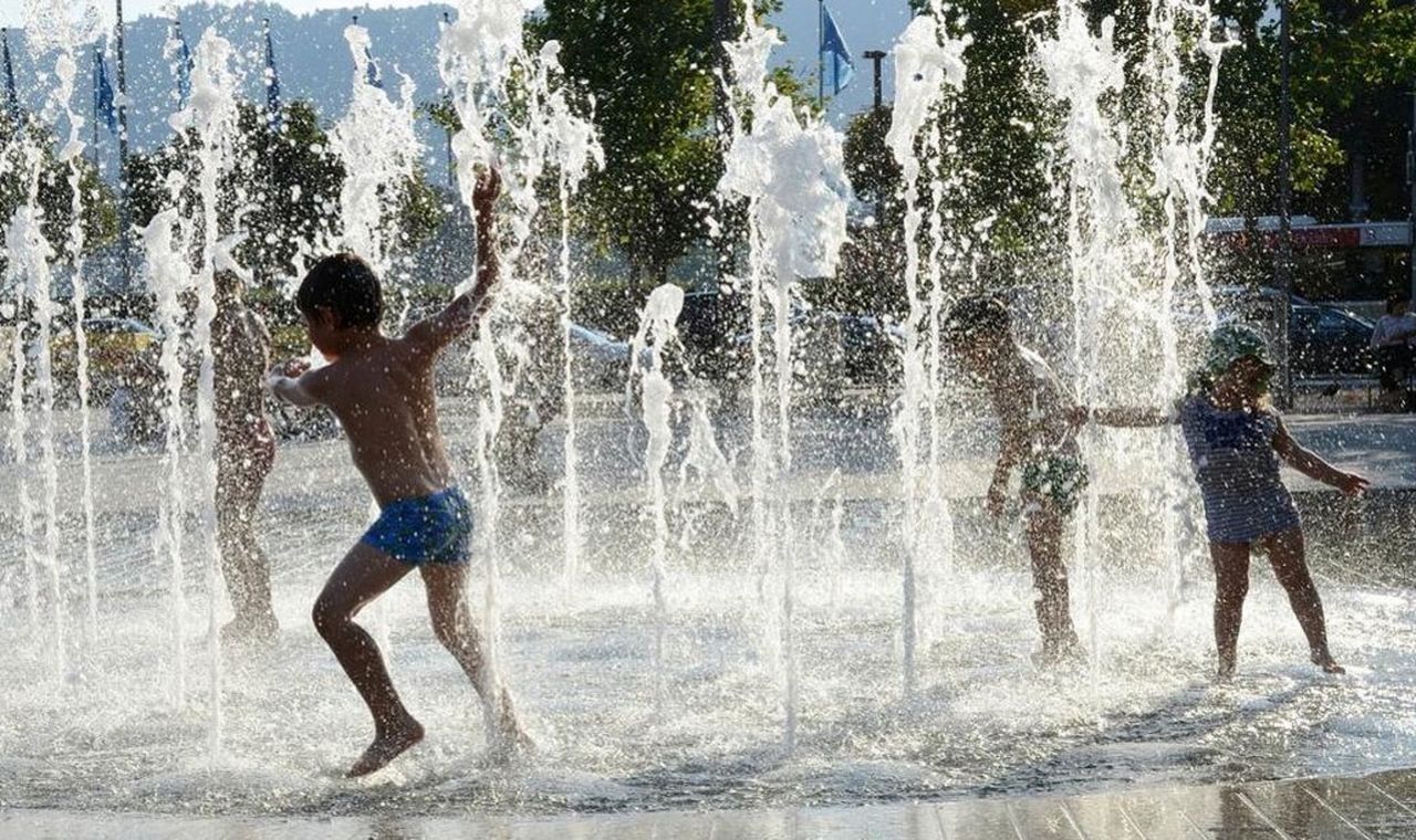 Kąpiel w fontannie? Sanepid: Szczególnie niebezpieczne dla dzieci