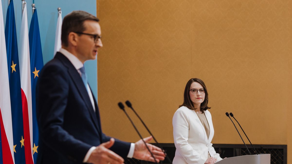 Na zdjęciu Mateusz Morawiecki i Magdalena Rzeczkowska na konferencji prasowej