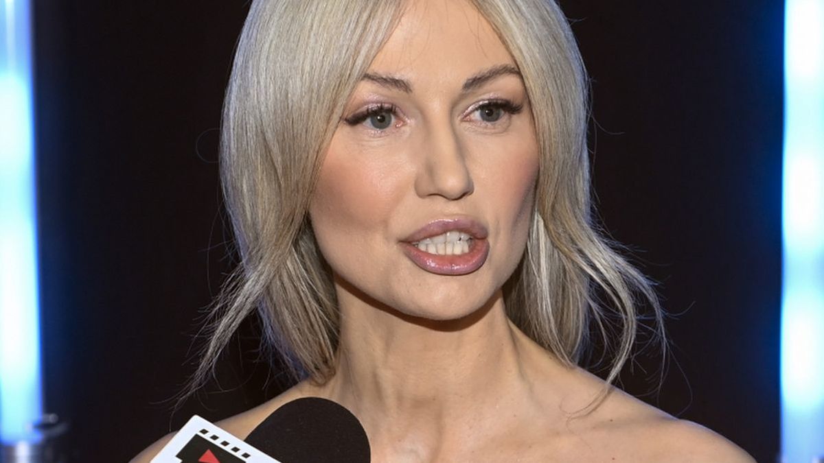 Magdalena Ogórek nerwowo zabiera mikrofon osobie, krytykującej PiS