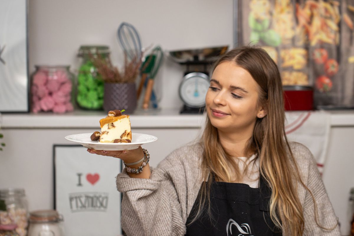 Melt-in-your-mouth Twix-inspired cheesecake: a recipe for dessert lovers