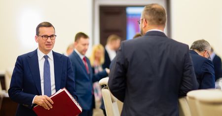 Morawiecki: kryzysy rzuciły się na nas. Premier uderza w opozycję