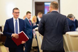 Morawiecki: kryzysy rzuciły się na nas. Premier uderza w opozycję