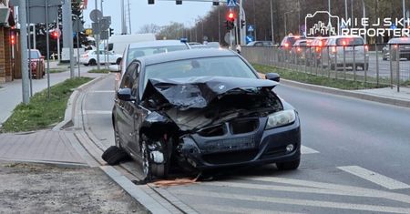 Pijany kierowca BMW z zakazem prowadzenia spowodował wypadek w stolicy