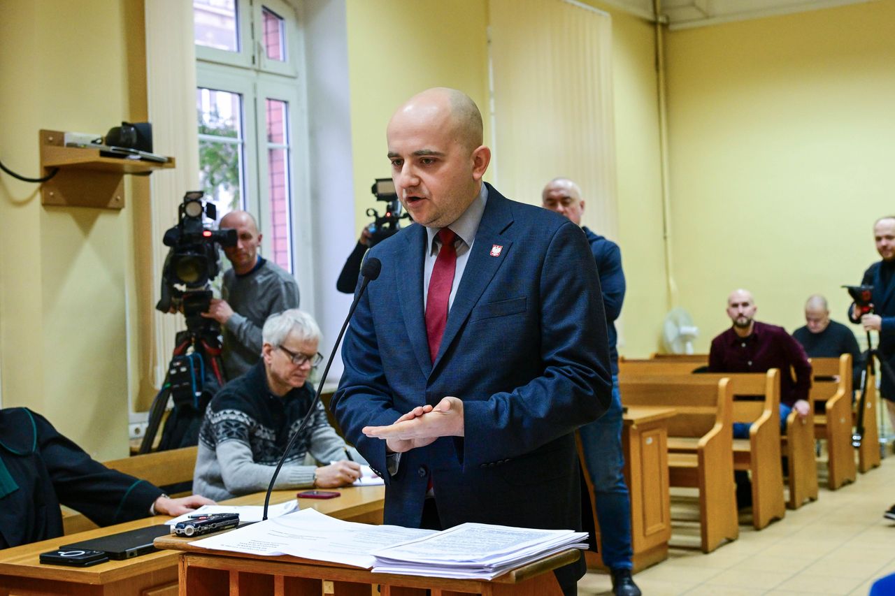 Proces w sprawie fikcyjnego zatrudnienia Mateckiego. Miał zarobić 500 tys. zł