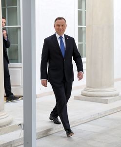 Prezydent Andrzej Duda wręcza nominacje nowym członkom rządu. Uroczystość w ogrodach Pałacu Prezydenckiego