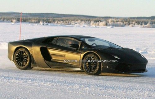 Nowe Lamborghini podczas testów zimowych