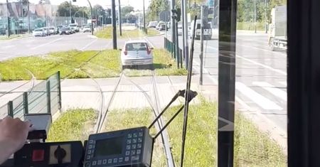 Szokujące zachowanie kierowcy. Nagranie z Krakowa podbija sieć