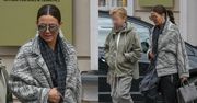 Kinga Rusin wymachuje szalikiem Gucci za 2,5 tysiąca złotych i jeszcze droższą torebką na spacerze z mamą (ZDJĘCIA)