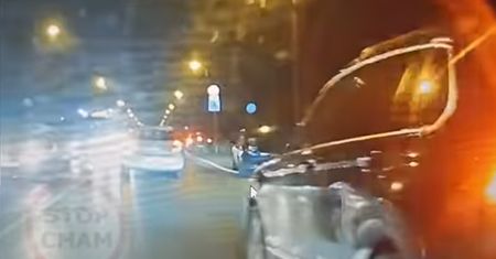 Stała w korku, puściły jej nerwy. "Pani blondynka wezwała policję"