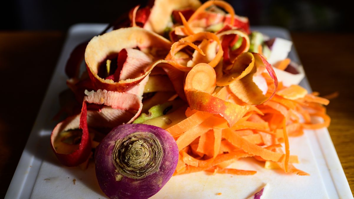 Obierki po warzywach nadal mają w sobie dużo smaku i aromatu