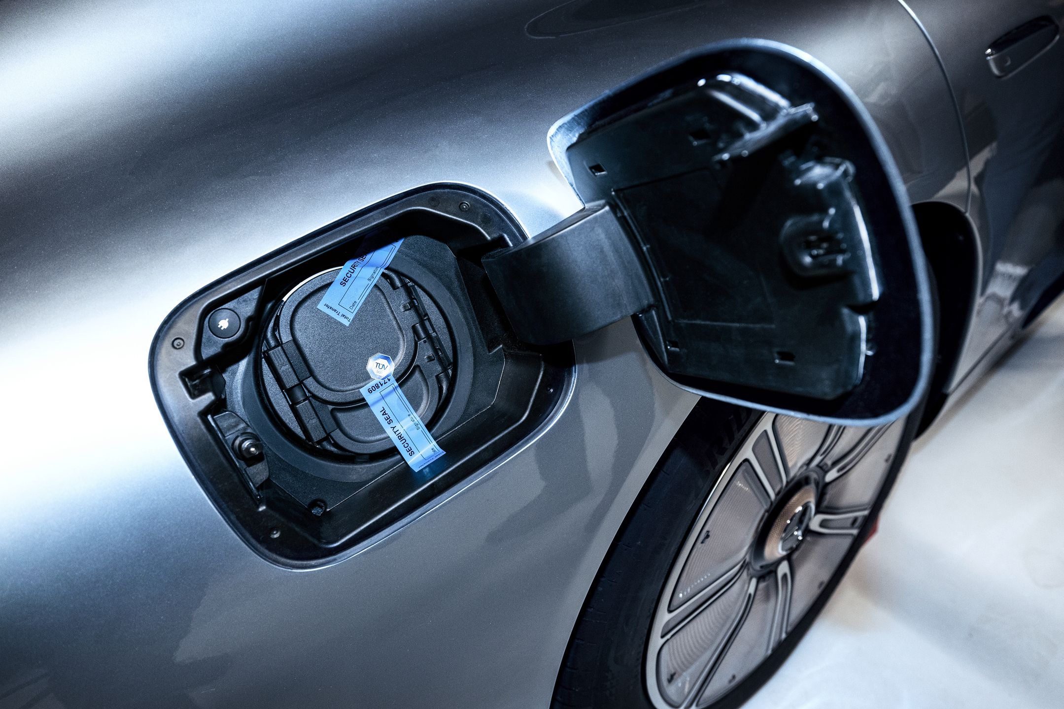Mercedes Vision EQXX - plomba na gnieździe ładowania