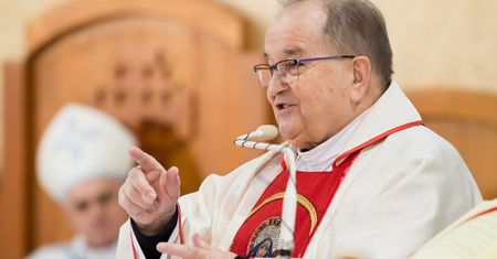 Świąteczne prezenty od ojca Rydzyka. Na tym zarabia redemptorysta