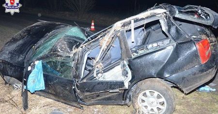Klonownica Mała: Zjechał z drogi, dachował. 28-latek nie żyje