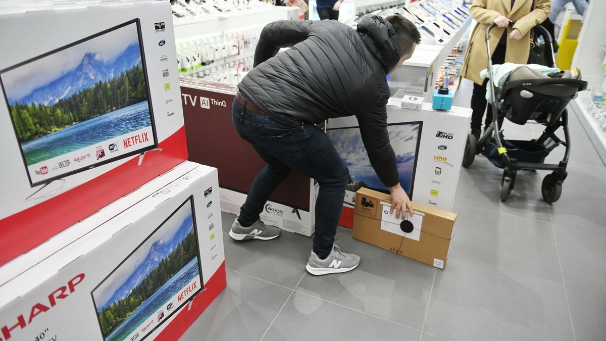 East News archiwum6
22.03.2019 POZNAN LG OTWARCIE SKLEP EURO RTV AGD PLAZA ZAKUPY HANDEL GALERIA HANDLOWA TELEWIZOR. GLOS WIELKOPOLSKI. FOT. LUKASZ GDAK/POLSKA PRESS
LUKASZ GDAK