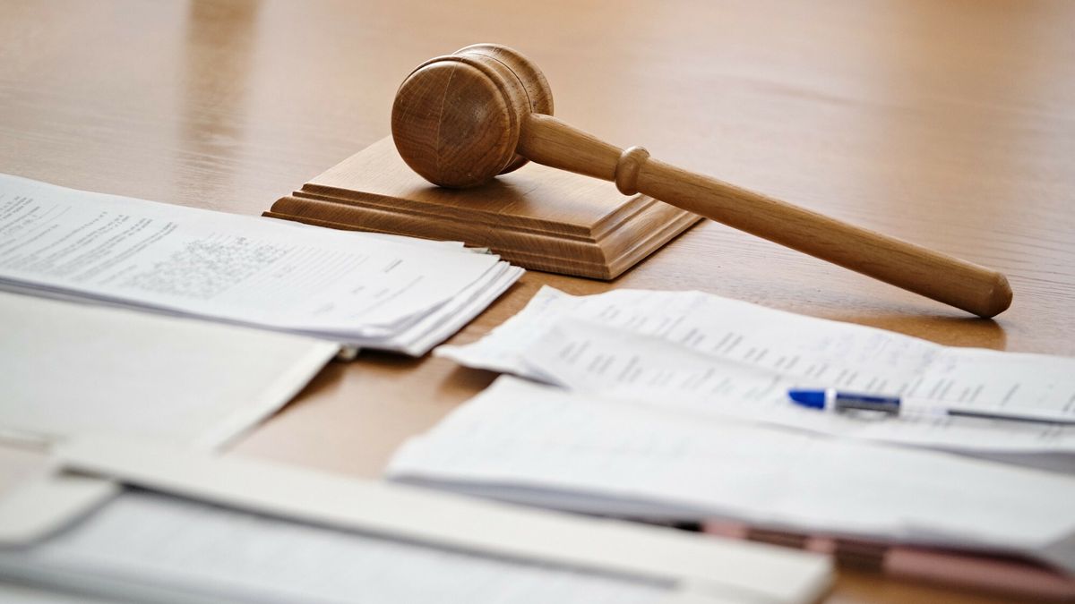 Akt oskarżenia ws. wielokrotnych gwałtów na nieletniej pasierbicy 