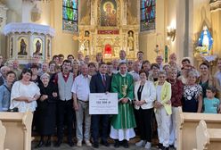 Poseł, proboszcz i promesa. Jak PiS "kręci kampanię" przy dotacjach na kościoły