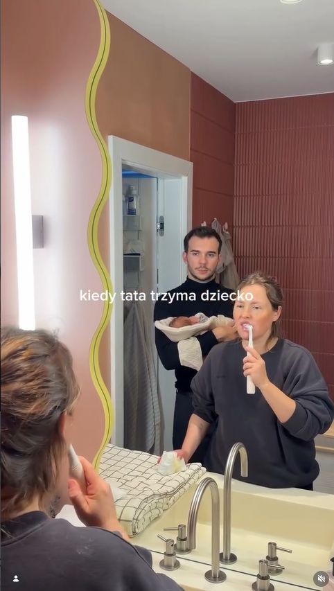 Olga Frycz śmieszkuje z Alberta Kosińskiego