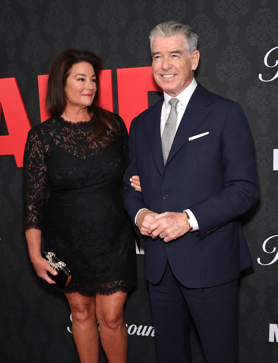 Pierce Brosnan i Keely Shaye Smith 