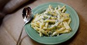 Obiad w 15 minut. Przepis na makaron ze szparagami w maślanym sosie