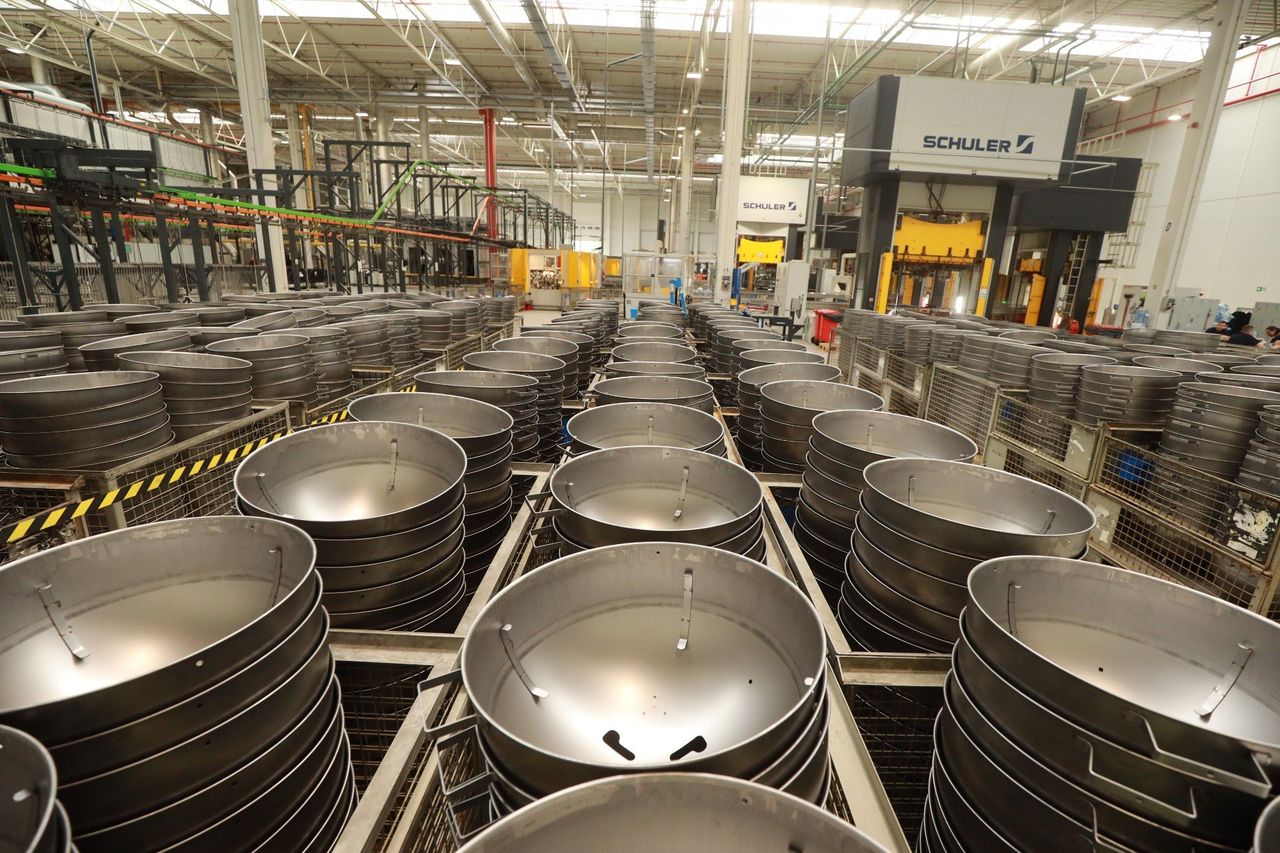Na dawnym polu kukurydzy w Zabrzu, produkują teraz amerykańskie grille marki Weber. Zrobili ich już blisko 2 mln! Zobacz zdjęcia