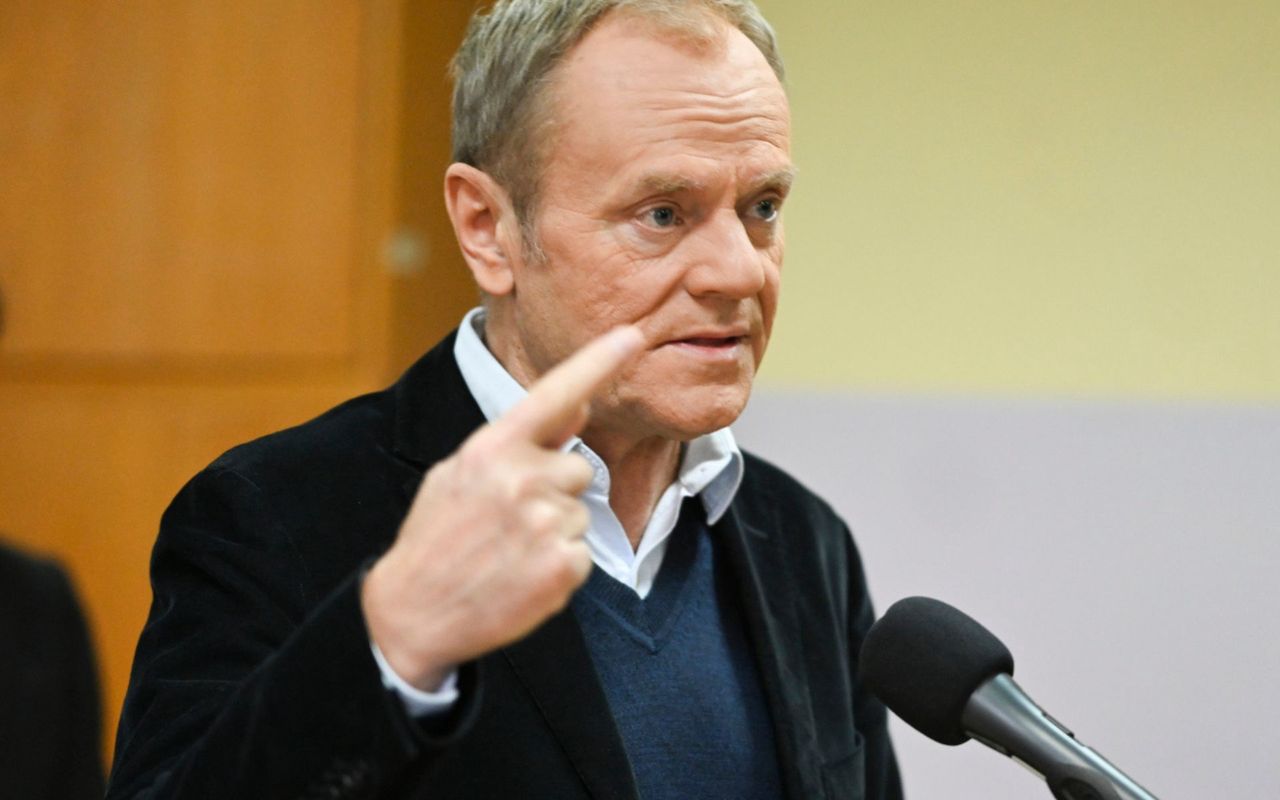 Tusk zirytowany zachowaniem Dudy za granicą. "Niestworzone rzeczy"