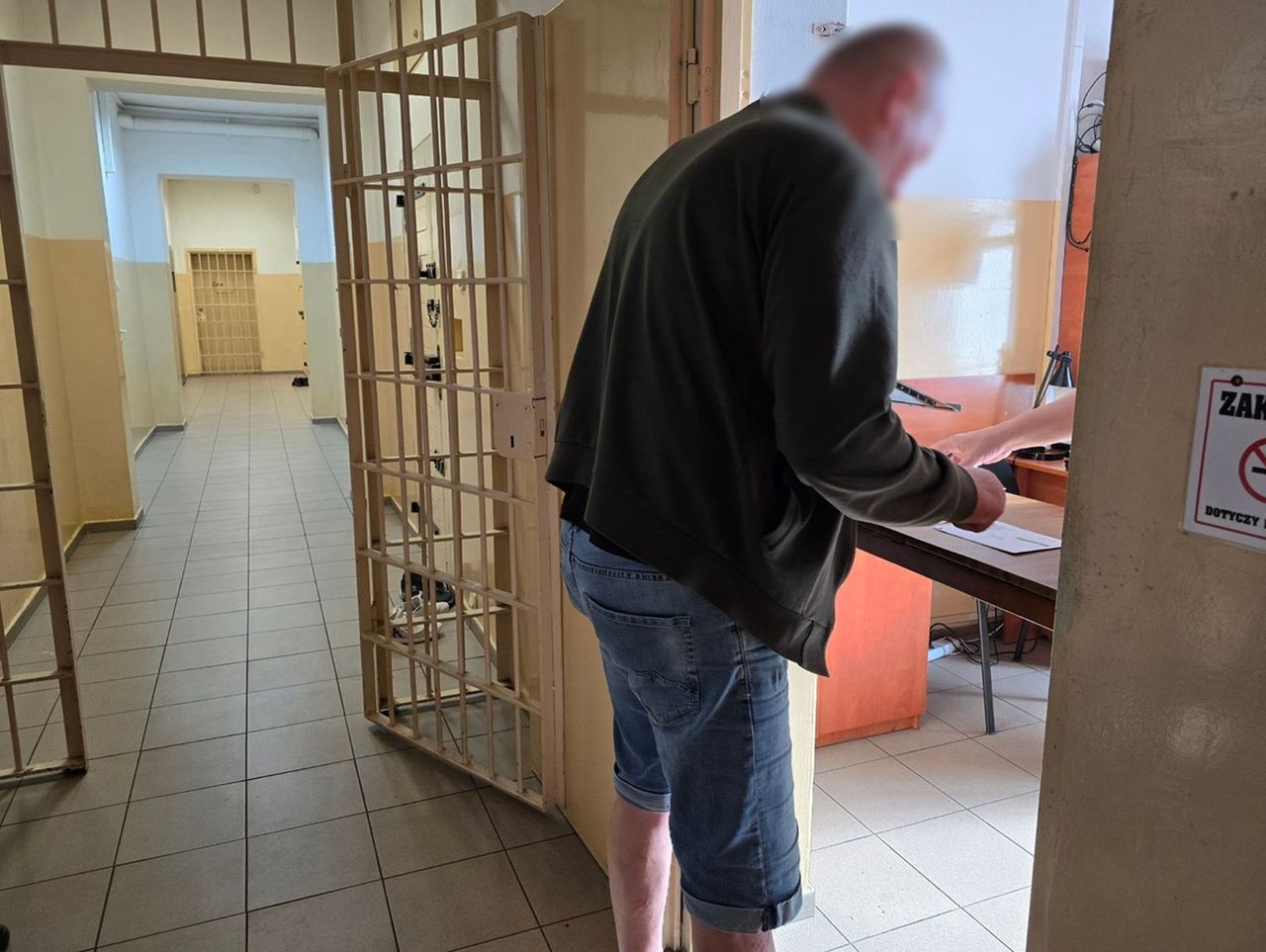 Leszno: Zatrzymany szef gangu wyłudzającego zaliczki przy sprzedaży aut. Przez rok ukrywał się w Holandii