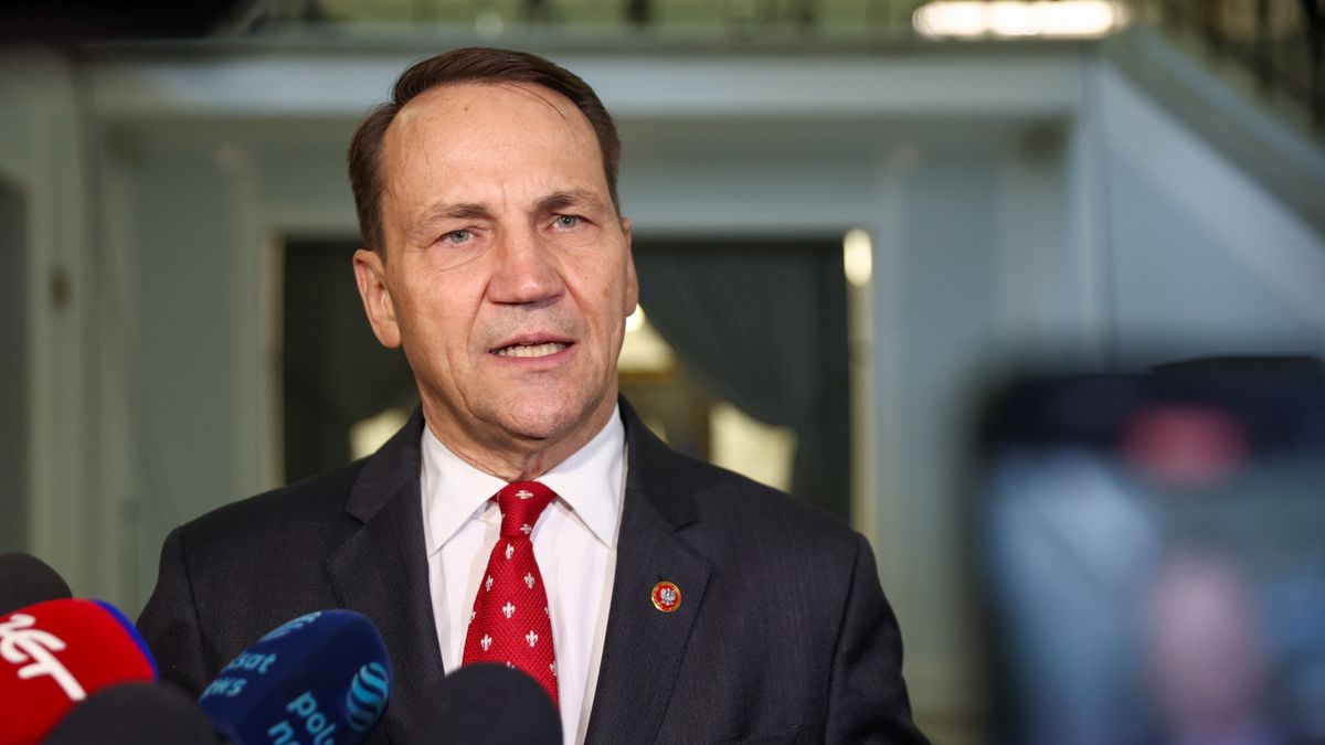 Rados�aw Sikorski
Warszawa, 23.04.2025. Minister spraw zagranicznych Rados�aw Sikorski w Sejmie w Warszawie, 23 bm. W pierwszym dniu posiedzenia pos�owie wys�uchali informacji ministra spraw zagranicznych Rados�awa Sikorskiego o zadaniach polskiej polityki zagranicznej w 2025 r. (aldg) PAP/Leszek Szyma�ski
Leszek Szyma�ski
napis, obrady, plenarna, polityk polityka, posiedzenie, pos�owie, sala, Sejm