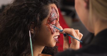Jak zrobić sztuczną krew na Halloween? Prosty sposób, który da realistyczny efekt