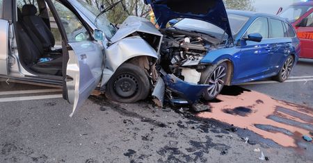 Zderzenie czołowe na DK8. Wstrząsające zdjęcia z miejsca wypadku
