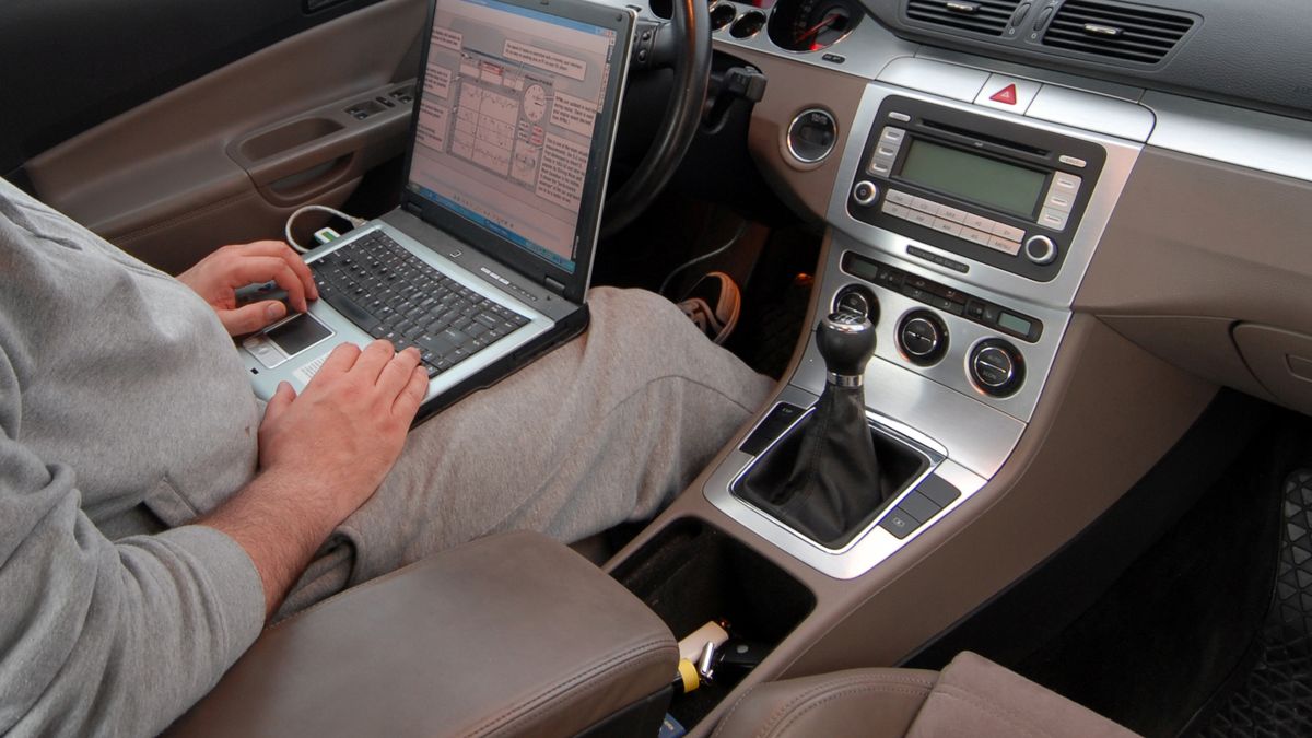 Za "kręcenie" licznika ma odpowiedzieć nie tylko właściciel auta, ale też wykonawca "usługi"