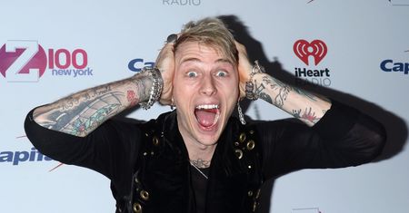 Machine Gun Kelly grał koncert i nagle stanęły mu włosy. "Zostałem porażony"