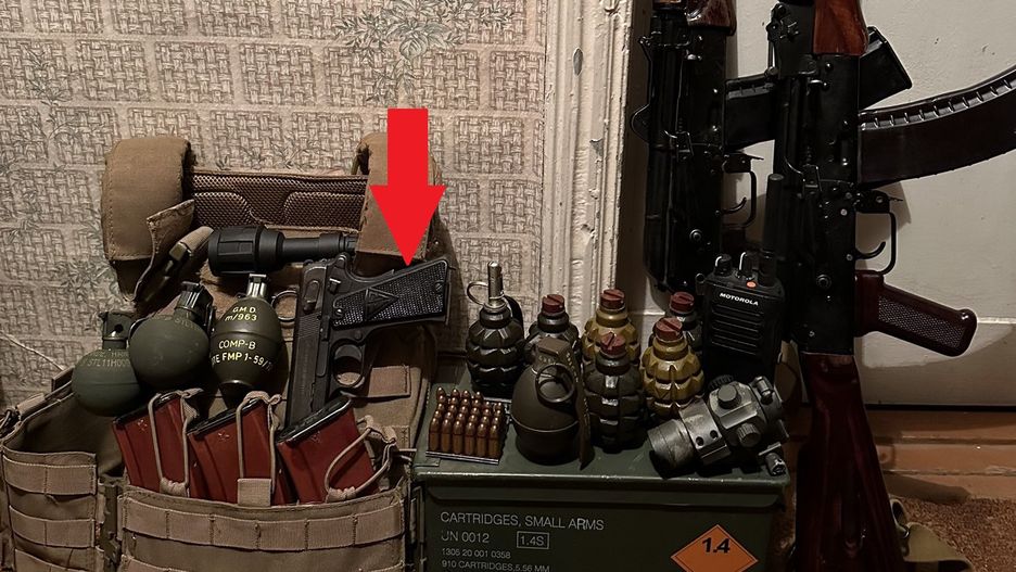 Polski VIS wz.35 używany przez zagranicznego ochotnika w Ukrainie.