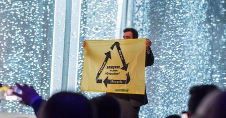 Greenpeace zakłóciło konferencję Samsunga na MWC 2017
