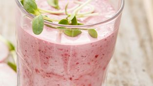 Zetrzyj i dodaj do kefiru. Przeczyści jelita, pomoże schudnąć i wzmocnić zęby