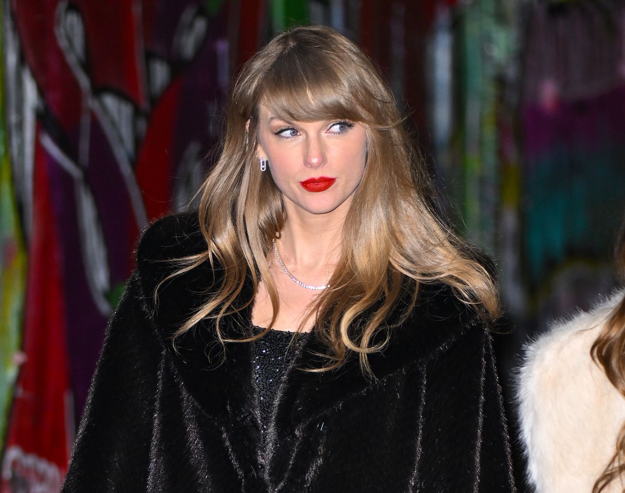 Taylor Swift's love story with Travis Kelce: high price in cash and carbon emissions