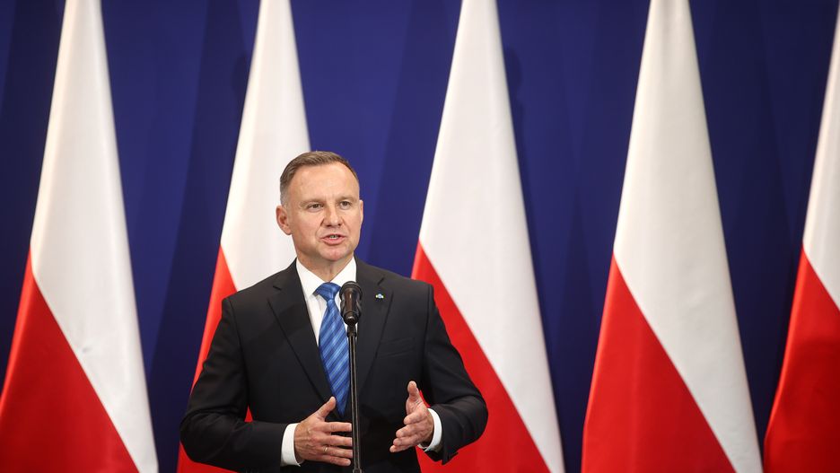 Krościenko nad Dunajcem, 06.08.2023. Prezydent Andrzej Duda podczas uroczystości odznaczenia pośmiertnie Orderem Orła Białego założyciela Ruchu Światło-Życie ks. Franciszka Blachnickiego, 6 bm. w miejscowości Krościenko nad Dunajcem. (sko) PAP/Łukasz Gągulski