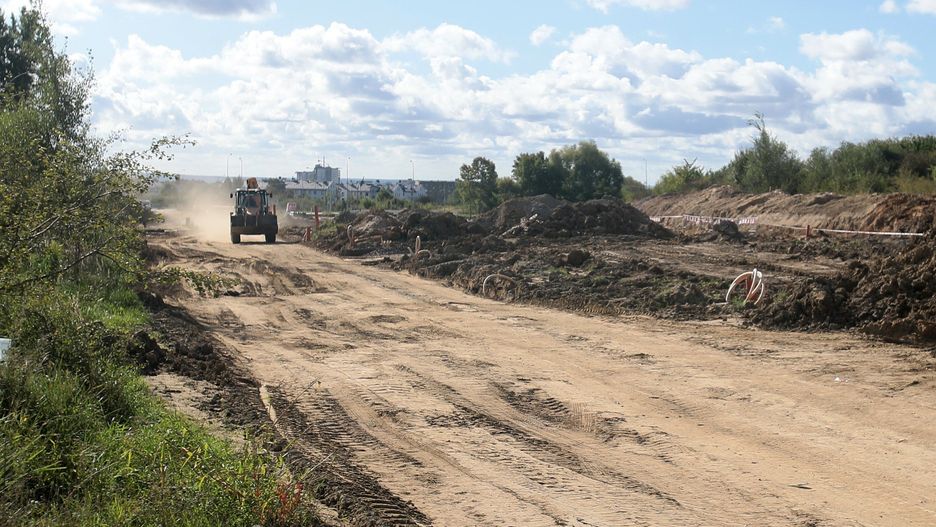 Nowy fragment Trasy Północnej ma zacząć się od ulicy Łącznej i poprowadzić przez nieużytki w kierunku ul. Szosa Polska równolegle do ulicy Zagórskiego. Na przecięciu Trasy Północnej z ul. Policką oraz na styku ul. Szosa Polska i Policka ma powstać skrzyżowanie o ruchu okrężnym