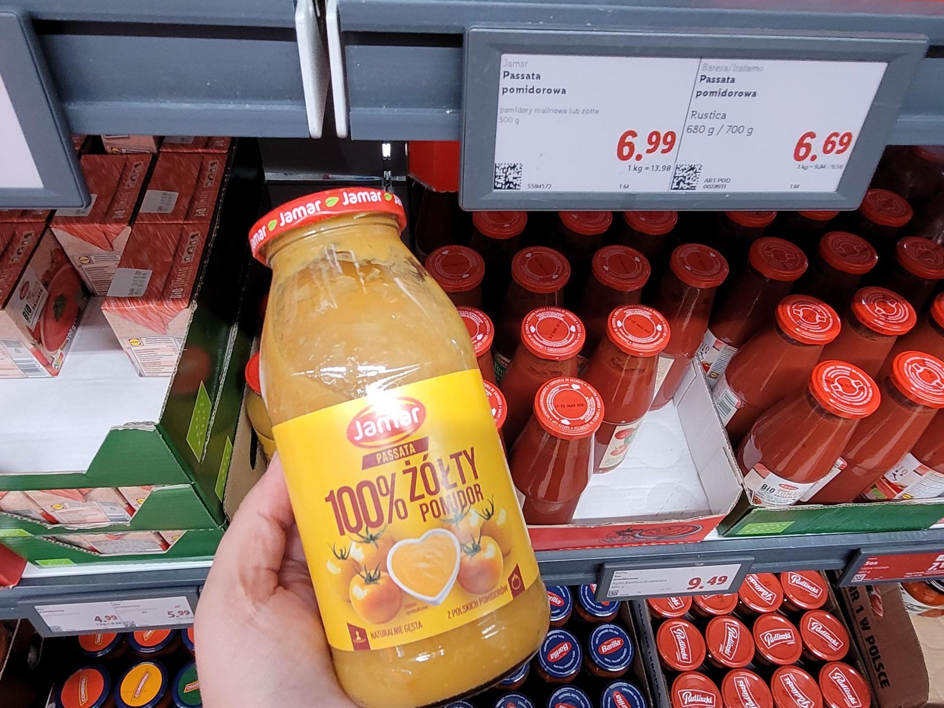 W Lidlu passata z żółtych pomidorów kosztuje 6,99 zł za 500 g